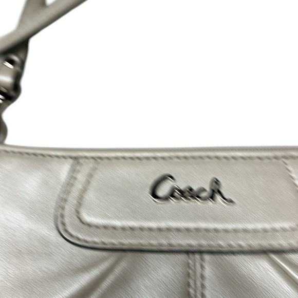 Coach Pearl White Leather Wristlet Vintage - Picture 3 of 8
